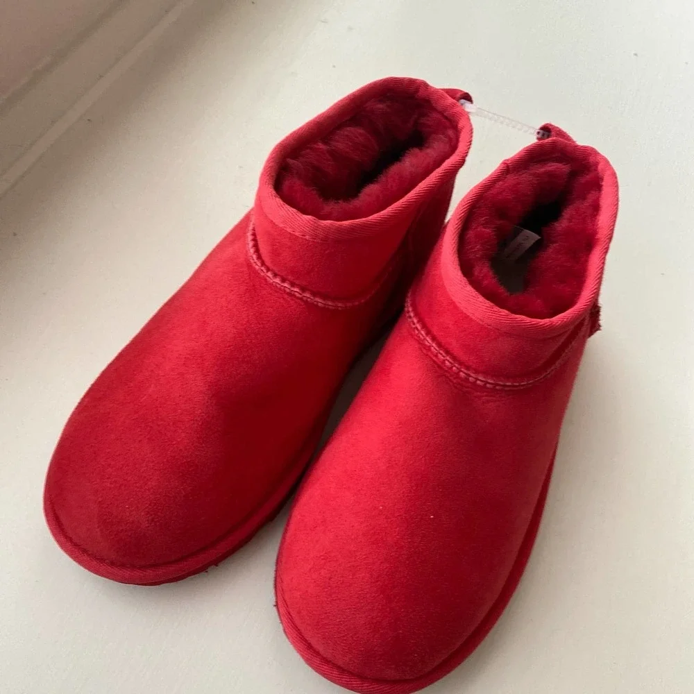 NWOT UGG Classic Kids Ultra Mini, Red, size 5 - Picture 5 of 14